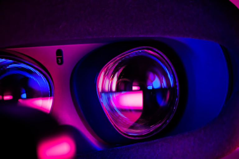 blue and black digital device — Foto por James Yarema na Unsplash
